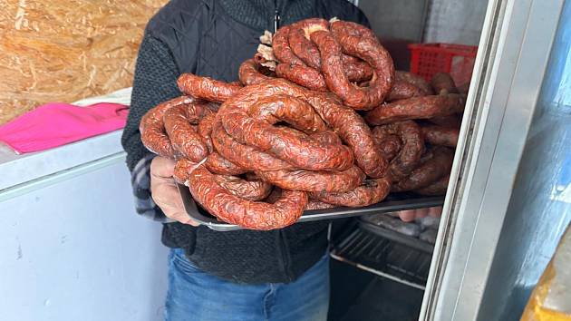 Inspekce na tržnici v Brně našla pochybné potraviny.