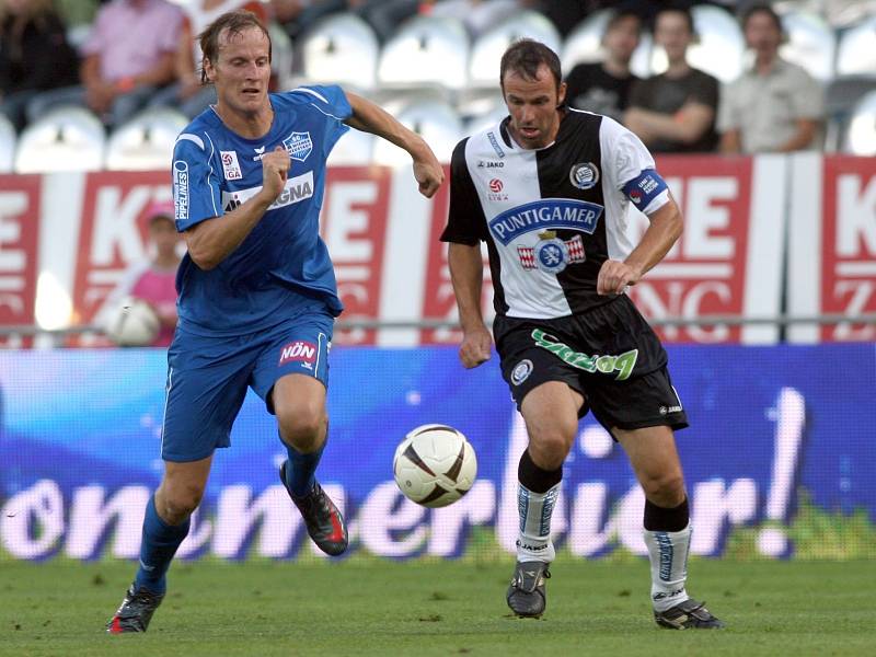 V RAKOUSKU. Za Wiener Neustadt v rakouské nejvyšší soutěži odehrál obránce Pavel Košťál (vlevo) šedesát utkání. Potom přestoupil do německé Hansy Rostock, kde jich stihl jen deset. 