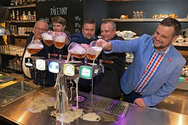 Nově otevřená restaurace Nok Nok v Brně se stala 800. provozovnou v České republice, kde se čepuje plzeňské pivo z tanku.