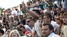 První ročník charitativního turnaje Brenna Cup přilákal na velkopavlovický stadion stovky diváků. Fotbalový turnaj ovládl tým hokejové Komety Brno.