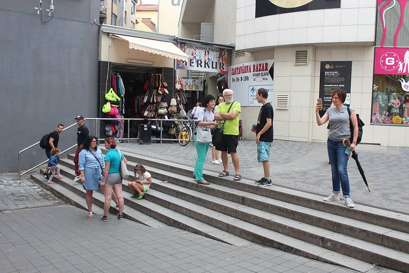 Umělci v Brně hráli na autech, balkónech, rikšách i na ulici. Součástí festivalu Maraton hudby byl i busking