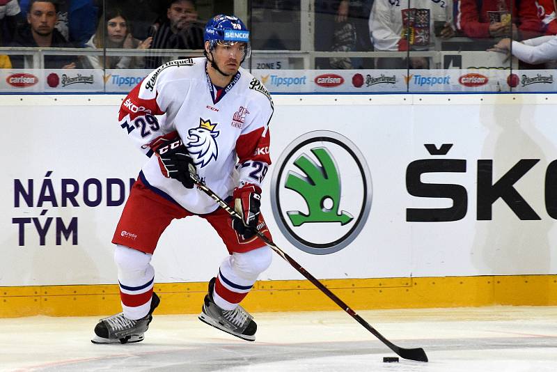 Carlson Hockey Games v brněnské DRFG aréně mezi Českem v bílém (Jan Kolář) a Švédskem.