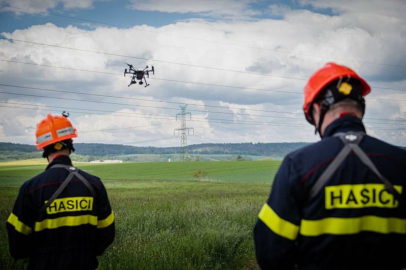 U rozsáhlých požárů lesních porostů i v nepřístupném terénu pomůže jihomoravským hasičům nový dron.