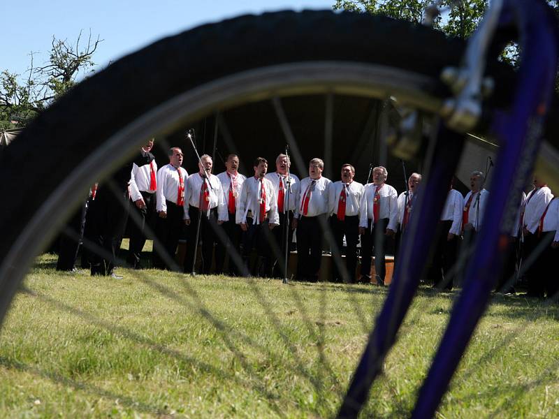 Cyklisté otevřeli Moravské vinařské stezky.