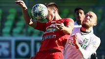 Fotbalisté Zbrojovky Brno (v červeném) remizovali na hřišti Karviné 1:1.