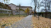 Současná podoba parku pod Špilberkem. V budoucnu jej může protnout kolejová dráha vedoucí od Husovy ulice k hradu.