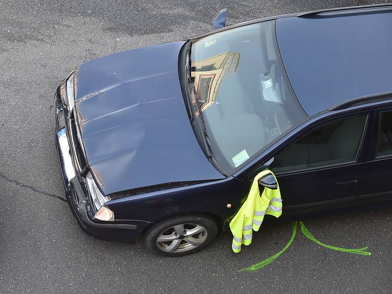  Hromadná dopravní nehoda sedmi aut zdržela v sobotu řidiče projíždějící brněnskou Porgesovou ulicí. Ačkoli byl úsek u benzínové pumpy ve směru do Králova Pole průjezdný jedním pruhem, v místě se tvořily kolony.