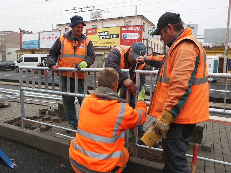 Oprava brněnské Křenové ulice skončí podle dopravního podniku dřív než posledního listopadu.