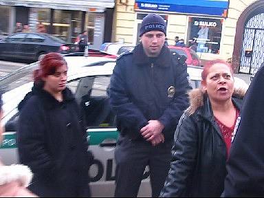 Policisté řeší v brněnské ulici Cejl ozbrojenou potyčku.