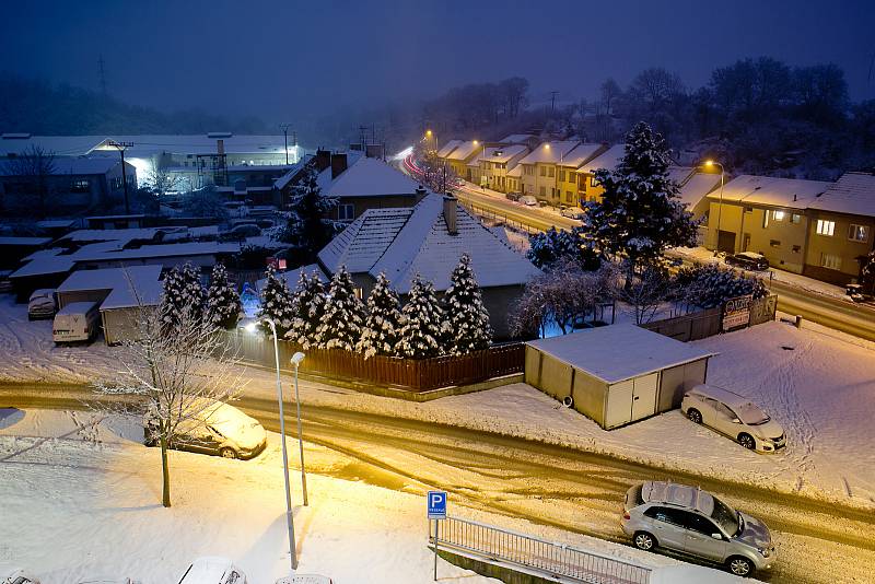 Sníh, který zasypal jižní Moravu působil problémy i v Brně.
