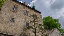 Nedaleko Buchlovic na Zlínsku stojí na vysokém kopci zdaleka viditelný a majestátný hrad Buchlov.