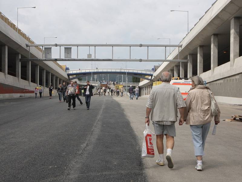 Už za tři měsíce projedou Královopolskými tunely první řidiči. Kdo si však chtěl prohlédnout kilometr a čtvrt dlouhou část městského okruhu v předstihu, měl šanci tuto sobotu. 