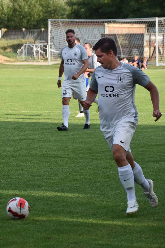 Fotbalový šoumen Petr Švancara se za Střelice uvedl dvěma góly proti FK Znojmo a pomohl k výhře 6:1.