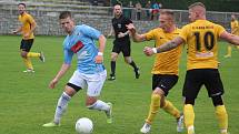 Fotbalisté Slovanu Rosice (ve žlutočerném) doma zdolali Hranice 3:0.