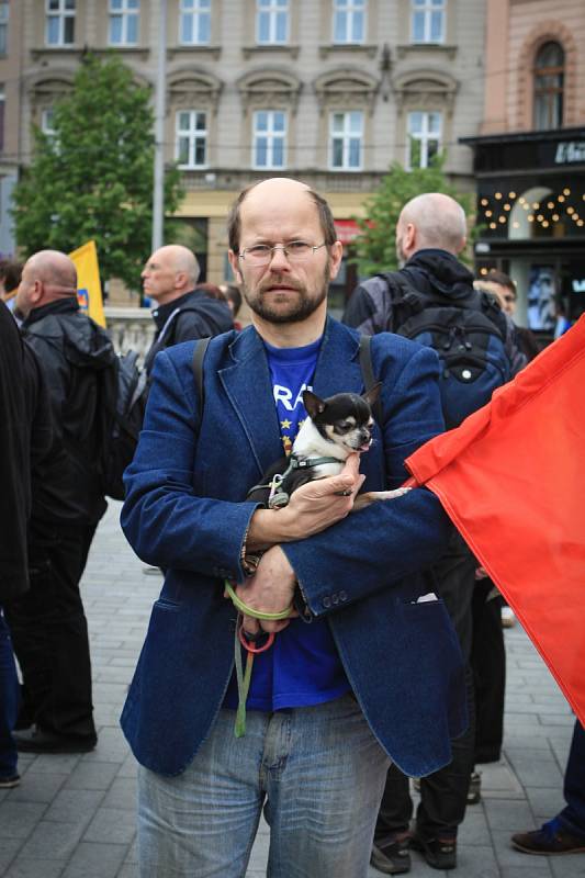 Lidé protestovali na brněnském náměstí Svobody proti anglickému označení Czechia pro Českou republiku v zahraničí. Akci uspořádala politická strana Moravané.