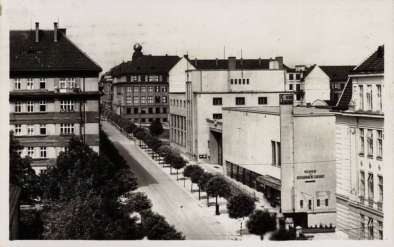 Sokolovna a společenské centrum Stadion má své kořeny v roce 1922. Budovu slavnostně otevřeli v roce 1929.