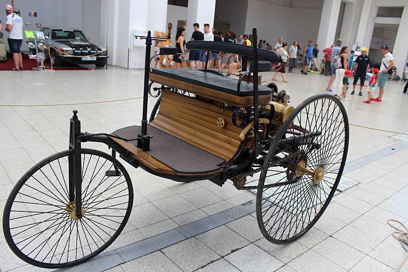 Lidé se v sobotu kochali na brněnském výstavišti automobilovými i motocyklovými veterány. Konal se tam festival Brno Revival 2019.