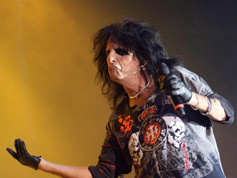 Alice Cooper rozduněl brněnskou halu Rondo.