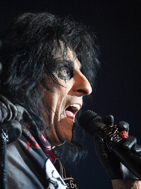 Alice Cooper rozduněl brněnskou halu Rondo.