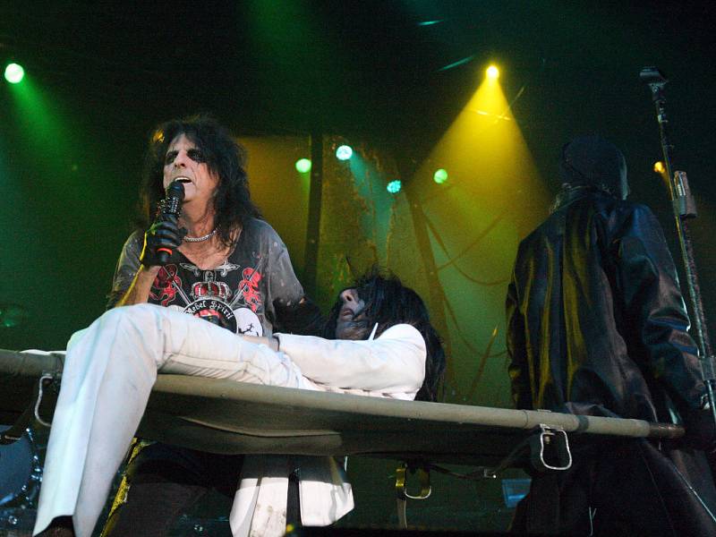 Alice Cooper rozduněl brněnskou halu Rondo.