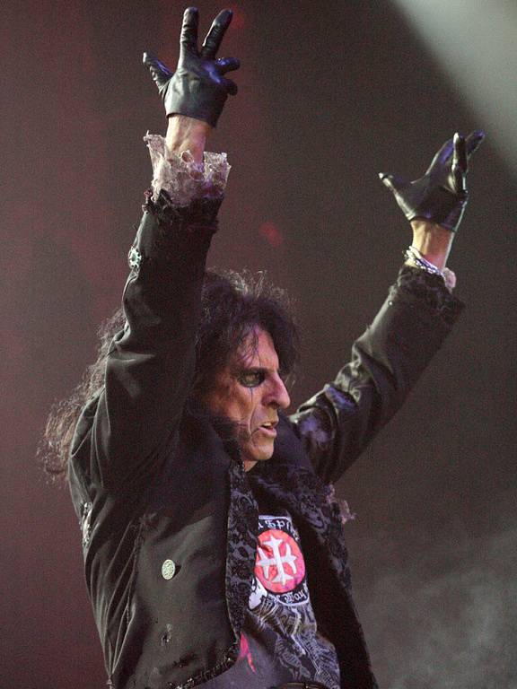 Alice Cooper rozduněl brněnskou halu Rondo.