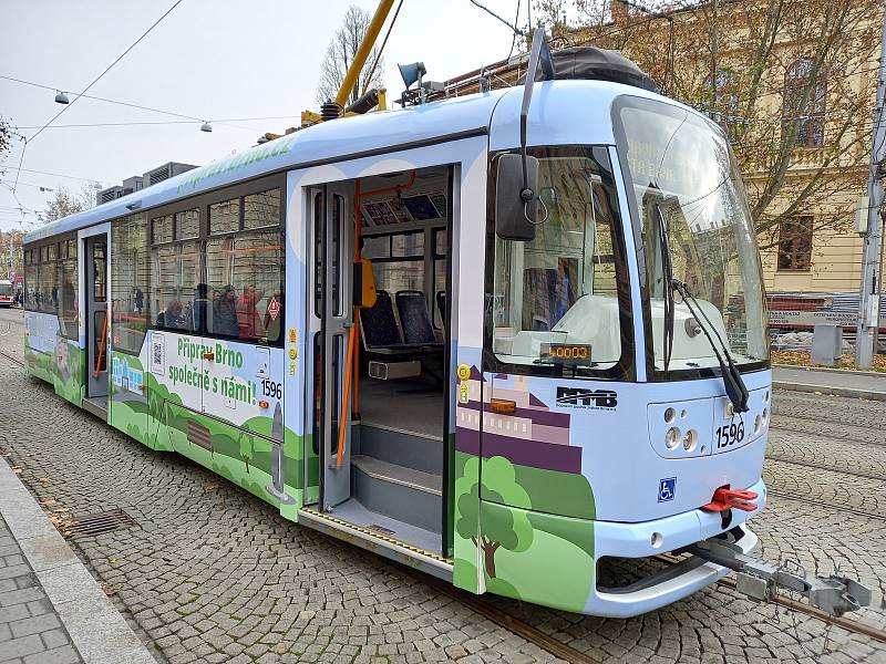 Speciální tramvaj odkazuje na kampaň Připrav Brno, upozorňuje také na snahu města snižovat emise oxidu uhličitého. Městskými ulicemi jezdí od úterý.