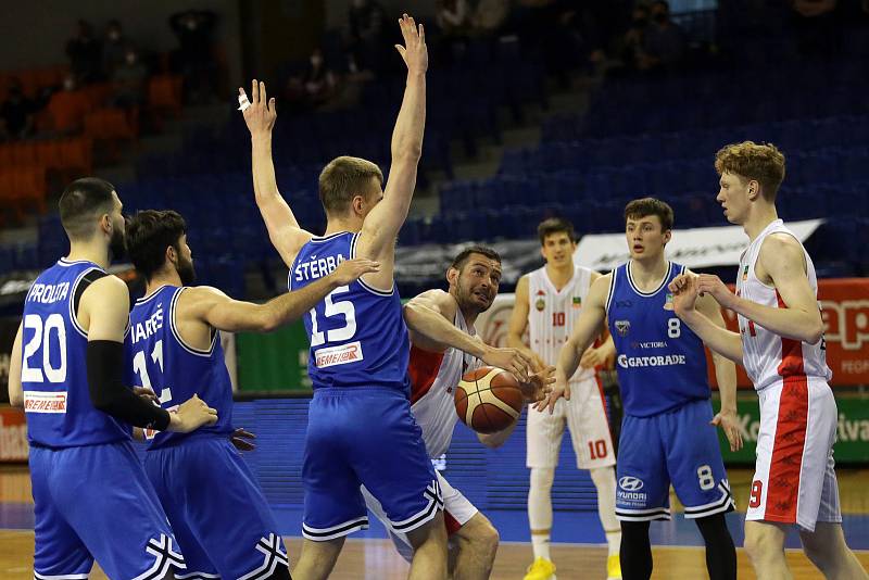 Basketbalový zápas muži USK Praha vs. Basket Brno