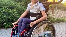 Letos v březnu oslavil Milan Řezáč z Brna čtvrté narozeniny. I přesto, že je na invalidním vozíku kvůli spinální svalové atrofii, tak se raduje ze života a miluje brněnskou hromadnou dopravu.