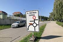 Brněnskou Žebětínskou ulicí řidiči od pondělí neprojedou. Řada z nich o uzavírce vůbec nevěděla.