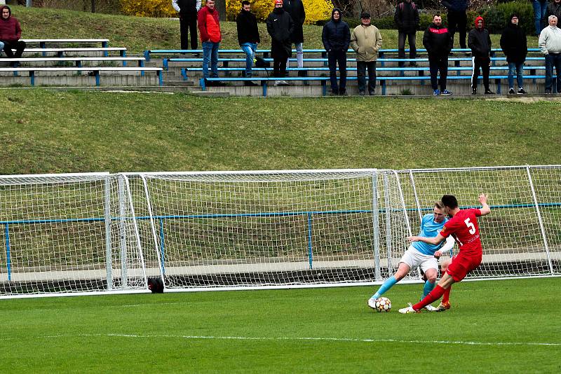 Boskovičtí fotbalisté (v modrém) porazili vedoucí Bohunice na jejich hřišti 1:0.