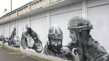 Vznikající graffiti na zdi bývalých boxů původního Masarykova okruhu v Brně.