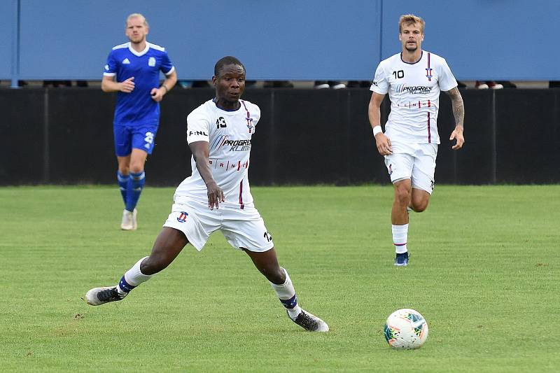 Zápas SK Líšeň (v bílém) proti FC Slavoj Vyšehrad.