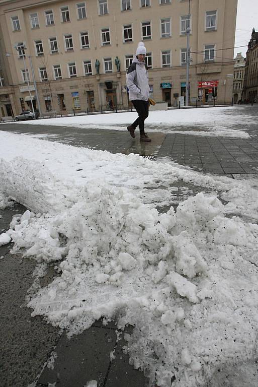 Přívaly čerstvého sněhu zasypaly téměř celý Jihomoravský kraj.