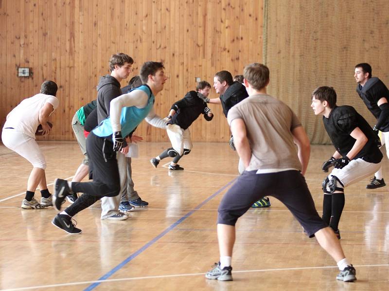 Američtí fotbalisté týmu Znojmo Knights se připravovali na novou sezonu ve znojemské sportovní hale.