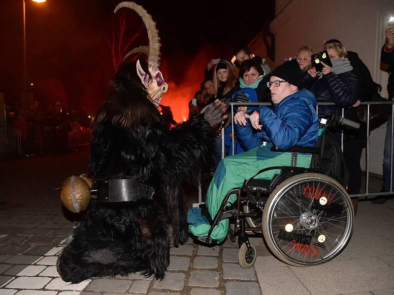 Pochod čertů v Židlochovicích na Brněnsku.