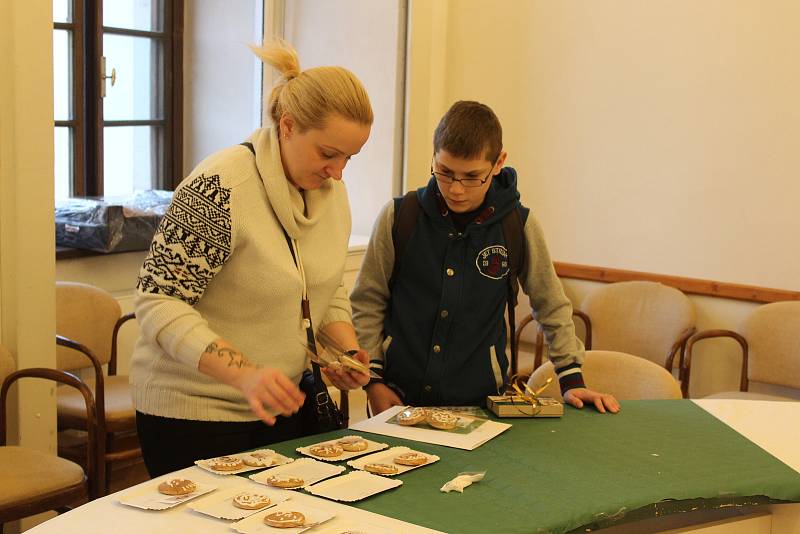 Moravské zemské muzeum připravilo v sobotu odpoledne vánoční odpoledne pro rodiny s dětmi ve stylu první republiky. Návštěvníci se dozvěděli o prvorepublikových oslavách Vánoc, děti se zabavily v tvořivých dílnách.