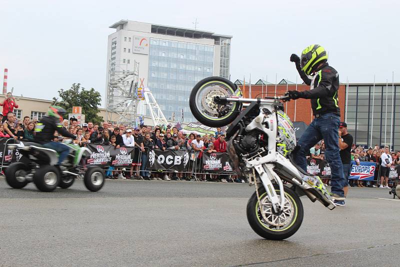 Na brněnském výstavišti předvádělo v sobotu akrobatické kousky na motorce hned několik jezdců. Návštěvníci si užili také koncert slovenského rapera Ega.