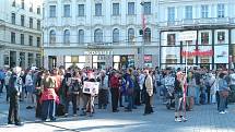 Další protesty proti chování prezidenta Miloše Zemana a ministra financí Andreje Babiše. V Brně se 17. května sešli lidé na náměstí Svobody na demonstraci Proč? Proto!