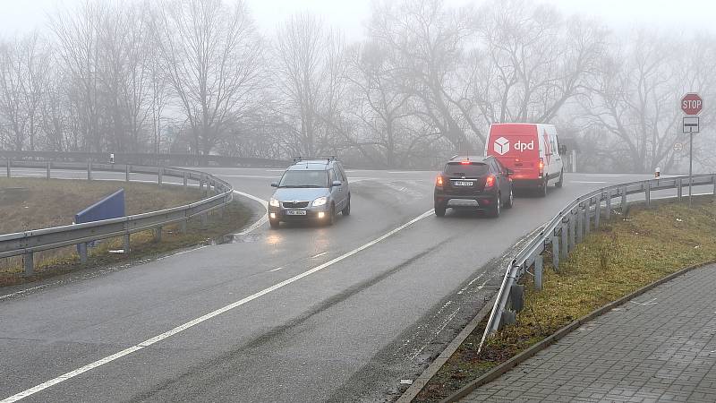 Jedno z problémových míst na silnici I/43 - křižovatka u kuřimské části Podlesí.