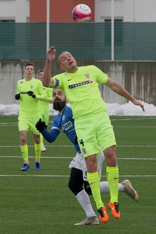 FC Zbrojovka Brno podlehla FC MAS Táborsko (modrá) 1:4