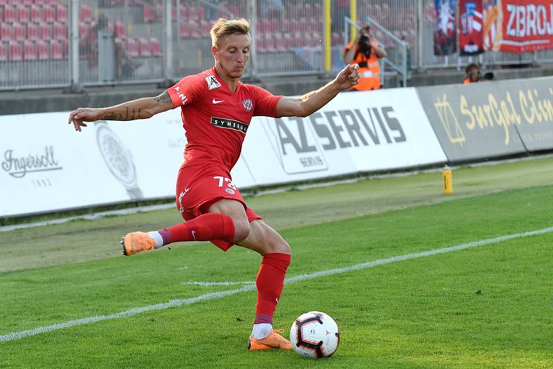 Brno 26.7.2019 - domácí FC Zbrojovka Brno v červeném (Ondřej Sukup) proti FK Pardubice