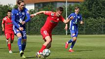 Fotbalisté Zbrojovky Brno (v červeném) prohráli oba přípravné duely na hřišti prvoligové Olomouce. Foto: Petr Nečas