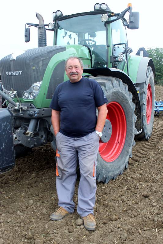 Zemědělec Petr Chaloupka pracuje v zemědělství přes čtyřicet let. Podobnou situaci s hraboši nezažil.