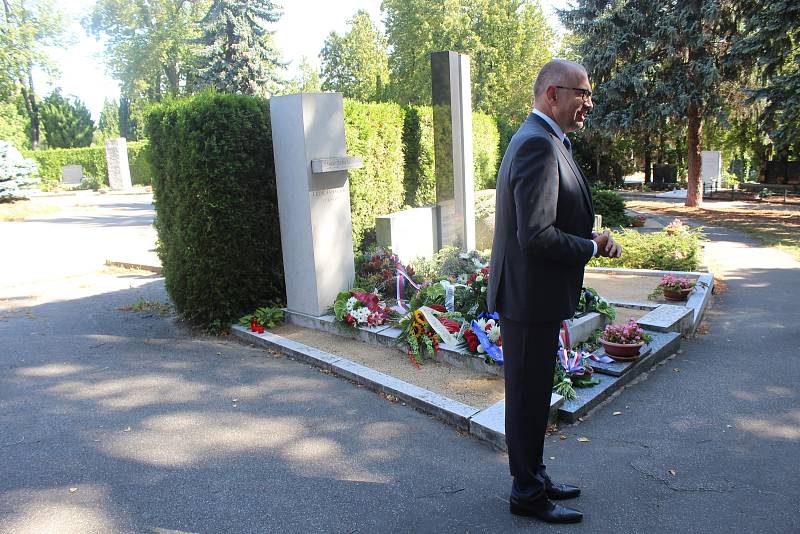 Před devadesáti lety zemřel hudební skladatel Leoš Janáček. Jeho památku u hrobu uctilo asi třicet lidí.