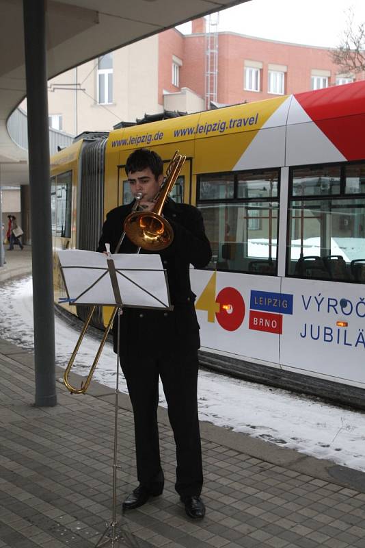 Nová tramvaj propaguje čtyřicáté výročí partnerství Brna a Lipska.