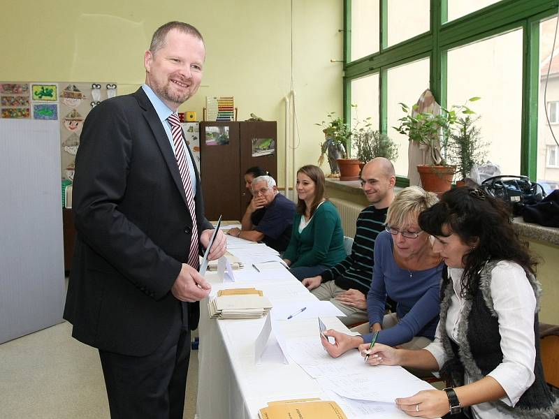 Mezi prvními odvolili hejtman Jihomoravského kraje Michal Hašek a lídr jihomoravské kandidátky ODS Petr Fiala.