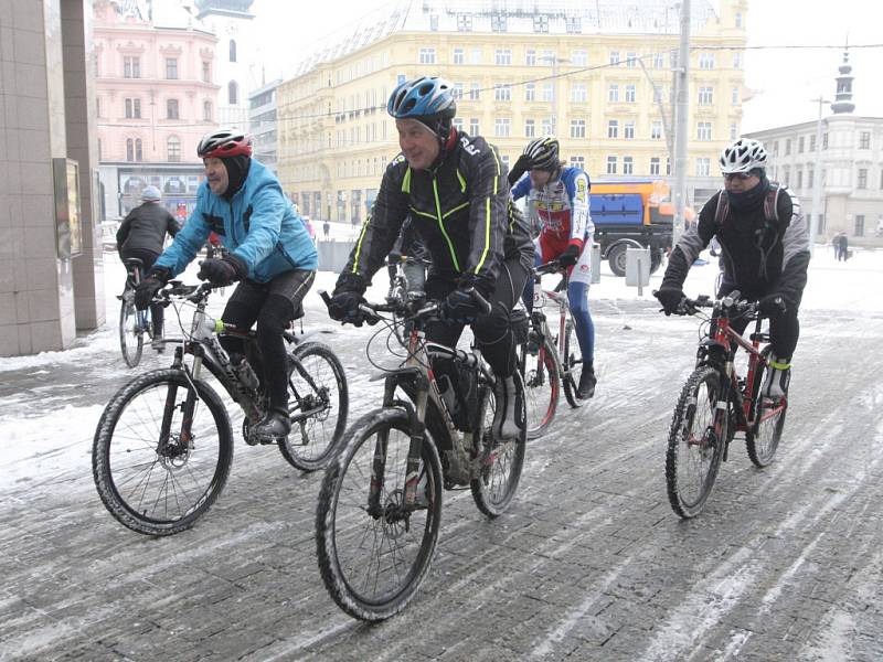 Cyklisté tradičně přivítali nový rok vyjížďkou na přehradu.