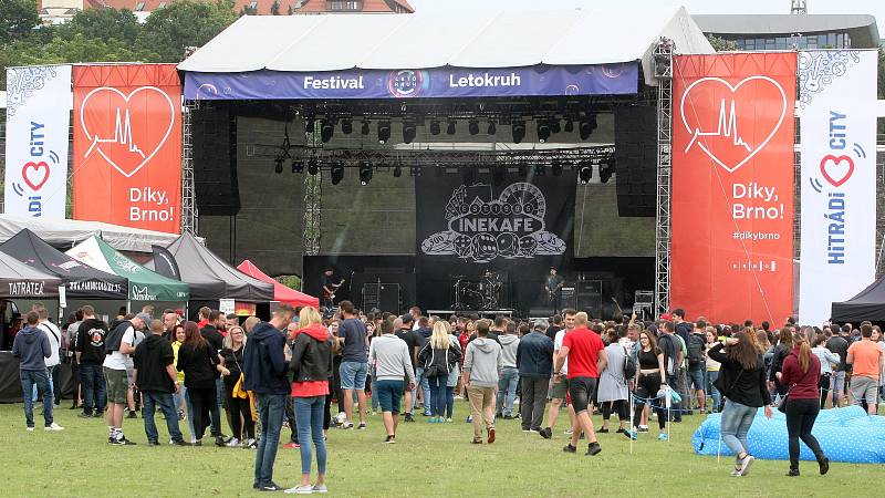 Brno 16.7.2020 - festival Brněnský Letokruh na stadionu Za Lužánkami - kapela Inekafe