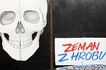 Na vratech od garáže divadla Husa na provázku se v roce 2018 objevilo graffiti o Zemanovi. Vytvořil ho brněnský streetartový umělec Timo.