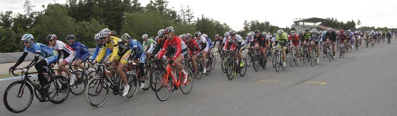 Cyklisté na brněnském Masarykově okruhu.